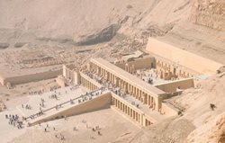 معبد حتشپسوت یکی از معابد دیدنی مصر به شمار می رود