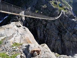 پل تریفت یکی از جاذبه های گردشگری سوئیس است
