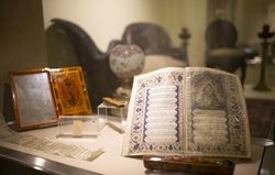 آثار وقفی و اهدایی 13 بانوی نیکوکار در موزه ملک به نمایش در می آیند