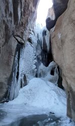 آبشار 29 متری رودمعجن تربت حیدریه یخ زد