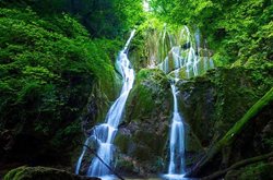 آبشار کلیره یکی از جاذبه های طبیعی استان مازندران به شمار می رود