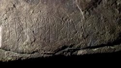 کشف قدیمی ترین سنگ حکاکی شده با نوشته های خط رونیک در نروژ