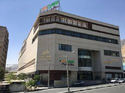 مجتمع تجاری عرش آجودانیه یکی از مراکز خرید معروف تهران به شمار می رود