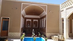 عمارت شاباز ورزنه یکی از اقامتگاه های سنتی استان اصفهان است