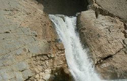 آبشار ابوالفارس یکی از جاذبه های طبیعی استان خوزستان است
