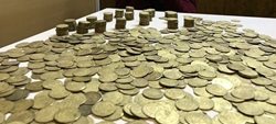 تعدادی سکه تاریخی اصلی و جعلی با قدمت صفویه در ورامین کشف و ضبط شد