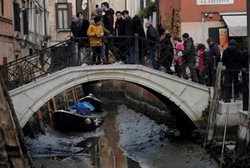 کانالهای آبی شهر ونیز در حال خشک شدن هستند