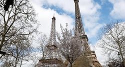 برپا کردن برجی کوچکتر در کنار ایفل اصلی صدای پاریسی ها را درآورده است