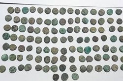 کشف و ضبط 138 قطعه سکه اشکانی در گلپایگان اصفهان