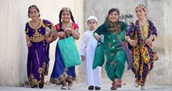 آیین گلی گشو در ماه رمضان در بوشهر با همکاری کودکان و نوجوانان برگزار می شود