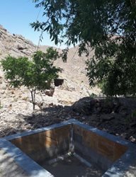 چشمه لادوزخ یکی از دیدنی های خمینی شهر به شمار می رود