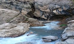 آبشار آب مراد لاسم یکی از جاذبه های طبیعی استان مازندران به شمار می رود