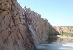آبشار نمک یکی از جاذبه های دیدنی دزفول است