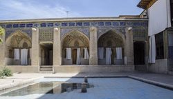 مدرسه قوام یکی از جاهای دیدنی شیراز است