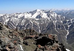 قله کلون بستک یکی از جاذبه های گردشگری استان تهران است