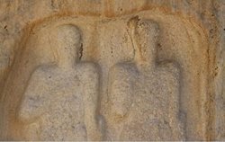 دست درازی قاچاقچیان آثار تاریخی و جویندگان گنج به یکی از سنگ نگاره های الیمایی تنگ سروک