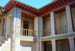 خانه سعادت یکی از جاذبه های گردشگری شیراز به شمار می رود