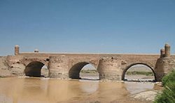 پل گاودوش آباد اوقان یکی از پل های معروف آذربایجان شرقی به شمار می رود