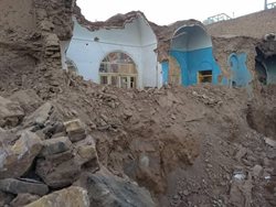 بسیاری از بناهای تاریخی کرمان به آرامی در حال تخریب هستند