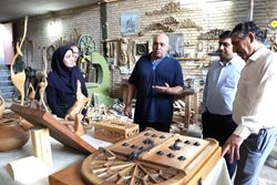 آستان قدس رضوی بیش از چهار هزار اثر هنرمندان صنایع دستی سمنان را خریداری کرد