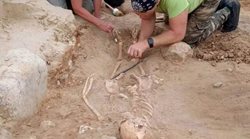 باستان شناسان در لهستان گور 400 ساله یک کودک را کشف کردند