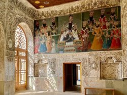 کاخ سلیمانیه و کاخ مروارید به علت مرمت و بازسازی تعطیل هستند
