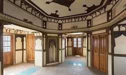 کف فرش های موزه هنرهای تزئینی اصفهان به طور کامل مرمت شد