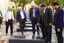 وزیر میراث فرهنگی کشور به مقام شامخ شهدای کردستان ادای احترام کرد