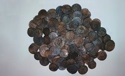 کشف سکه های باستانی برنز در زیر آبهای نزدیک سواحل ساردینیا