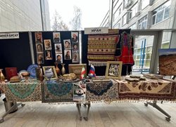 معرفی صنایع دستی و مشاهیر و غذاهای ایرانی در دانشگاه دوستی ملل روسیه