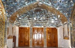 درهای تالار آینه موزه هنرهای تزئینی ایران در اصفهان به روی گردشگران باز شد