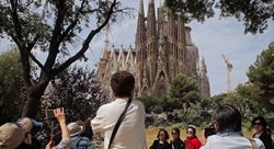 شمار گردشگران خارجی اسپانیا رکورد تعداد گردشگران پیش از کرونا را شکست