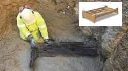 کشف یک تخت خواب خاکسپاری رومی با اجزای کامل در زیر شهر لندن