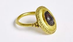 کشف یک انگشتر طلای 1500 ساله در دانمارک