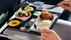 قبل از سفر هوایی از مصرف کدام مواد غذایی باید اجتناب کرد؟