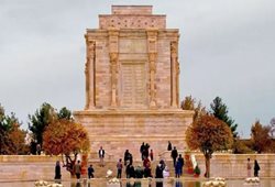 روز 25 اردیبهشت بازدید از آرامگاه شاعران رایگان است