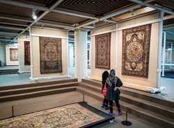 فرشهای گران قیمت موزه فرش ایران برای استراحت به مخزن می روند