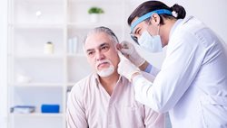 چگونه بهترین دکتر گوش و حلق و بینی کرج را پیدا کنیم؟ + معرفی 8 متخصص برتر