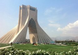 تور تهران از مشهد شهریور 1404: سفری پر از خاطره و زیبایی