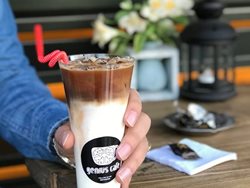 کافه جنیوس شیراز: راهنمای جامع آدرس، منو، نظرات و تجربه واقعی