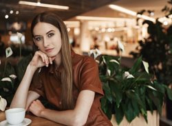 ژست عکاسی در کافه: 20 ژست حرفه ای برای عکسهای اینستاگرامی