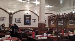 رستوران زرچ: تاریخچه 50 ساله، استیک های مشهور و مدل مزرعه تا میز