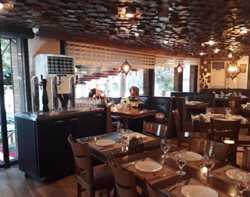 معرفی شماری از بهترین رستوران های محله دولت تهران در پاییز 1404