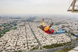 بانجی جامپینگ، اتاق فرار و مراکز خرید: لیست کامل هیجان انگیزترین تفریحات تهران در پاییز 1404