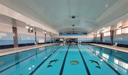 استخر بانوان ارزان: راهنمای کامل تخفیف های ویژه دانشجویی و دانش آموزی برای استخر در سال 1404