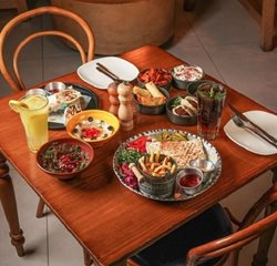 بهترین رستوران های تهران در پاییز 1404: سفری به دنیای خوشمزه ها در پایتخت