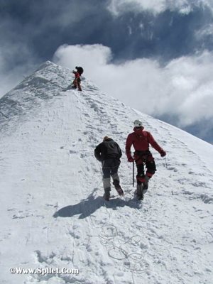 تور-صعود-قله-آیلندپیک-و-دیدار-از-کمپ-اصلی-اورست-3057