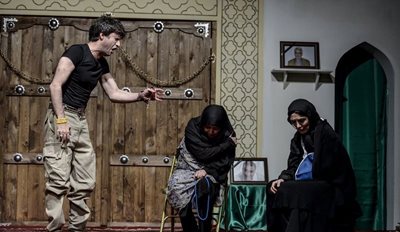 نمایش همسایه ی آقا
