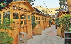 استفاده از رستوران و سفره خانه در فضایی دنج و سنتی در رستوران کوچه باغ فرحزادی