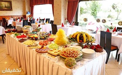 تهران-20-تخفیف-بوفه-ناهار-جمعه-رستوران-هتل-پارسیان-استقلال-98511